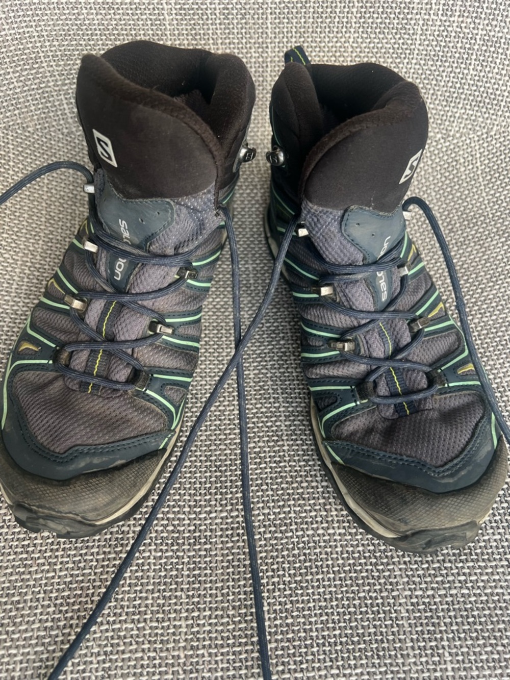 Salomon Women size 9 Black with Green Trim Trail Boots